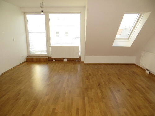 2-Zimmer-DG-Wohnung mit Terrasse