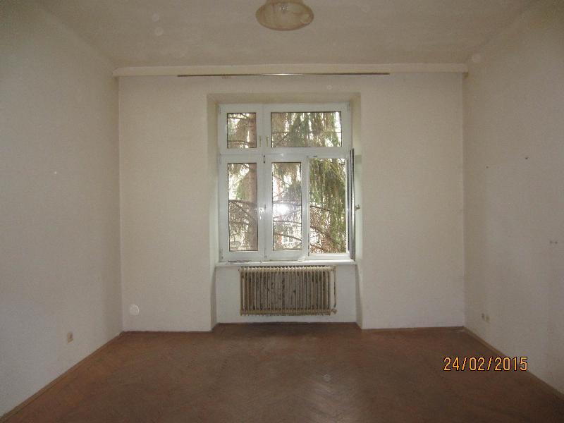 Unbefristete und günstige Altbauwohnung