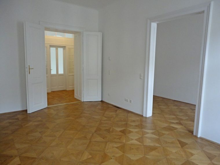Traum-Stilaltbau mit Balkon