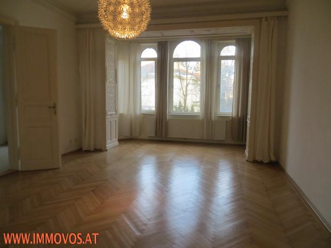 Stilvolle Altbauwohnung mit Gartenblick