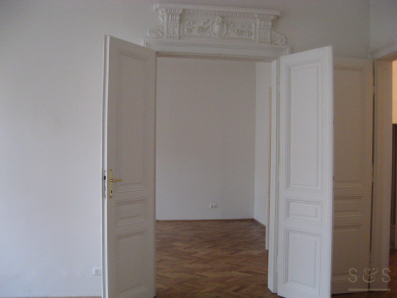 Unbefristete Stilaltbau-Wohnung in 1080 Wien