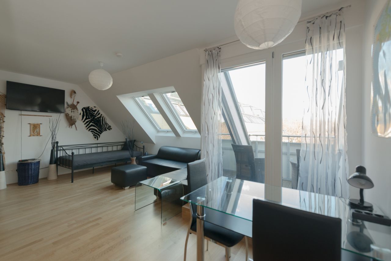 Provisionsfreie DG-Wohnung mit Terrasse in Wien