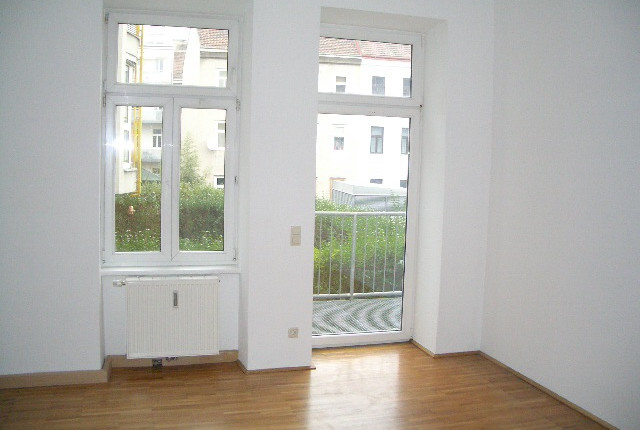 Hofseitige 2-Zimmer-Altbauwohnung mit Balkon