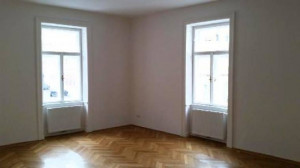 Großzügige Altbauwohnung im 9.