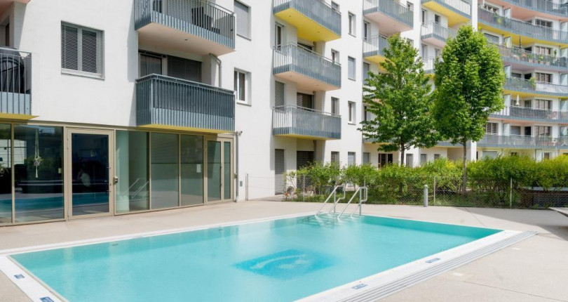 Wohnung mit Balkon und Outdoor-Pool