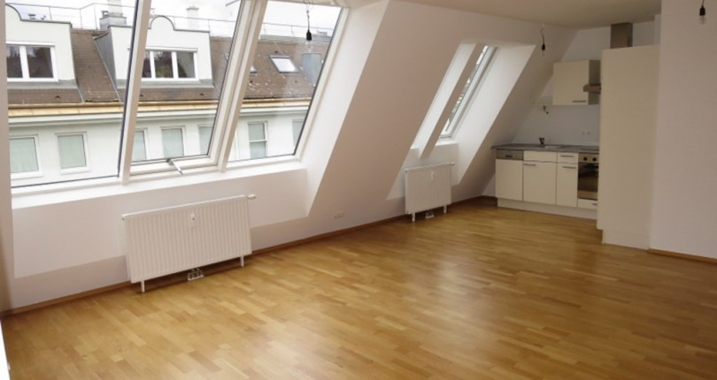 Sonnige 2-Zimmer-Dachgeschoßwohnung nahe Landstraße
