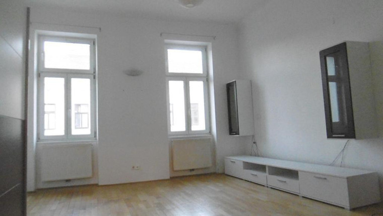 Preiswerter Altbau mit großem Balkon 1140 Wien