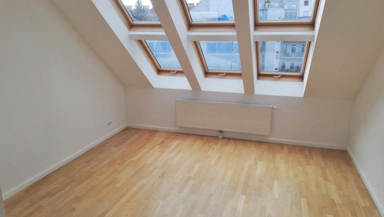 AUGENSCHMAUS: Helles Dachgeschoss Studio