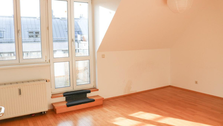 Sonnige DG-Wohnung mit kleiner Terrasse