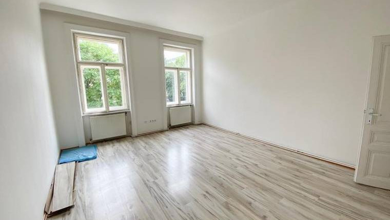 Heller Altbau – 2 Zimmer Wohnung