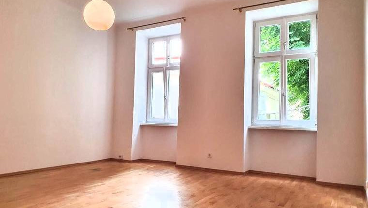 Stilvolle und sehr sonnige Altbauwohnung in bester Lage