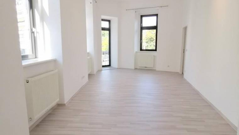 UNTER 650€ – 3 Zimmer Sonniger Altbau – WG geeignet