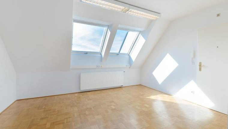 UNTER 500€ NEUBAU: DACHGESCHOSS GARCONNIERE – U-Bahnnähe