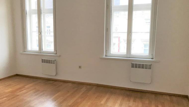 UNTER 500€: Helle, unbefristete 1-Zimmer-Wohnung
