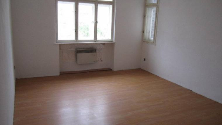 UNTER. 400€: 1 Zimmer Wohnung