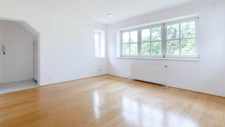 HELLE 2 ZIMMER DACHGESCHOSSWOHNUNG MIT AUSBLICK IN TOPLAGE
