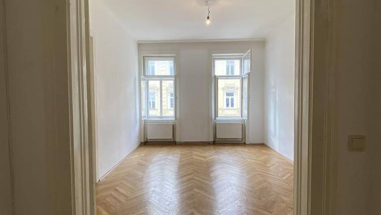 2-Zimmer-Altbauwohnung mit guter öffentlicher Anbindung