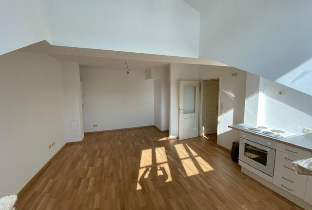 UNTER 600€: UNBEFRISTETE 2 Zi. Dachwohnung