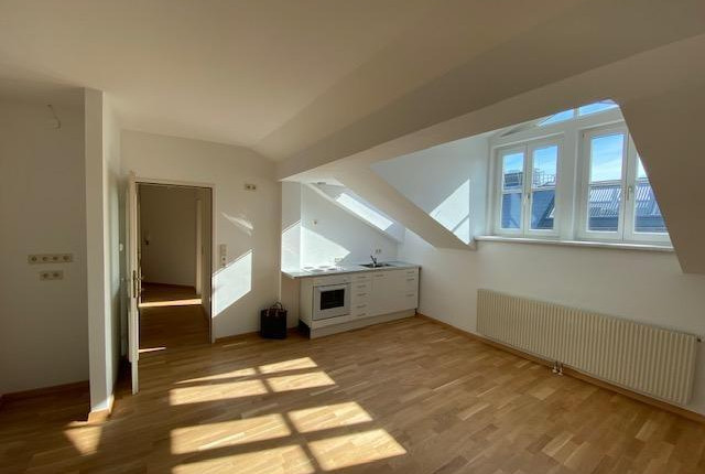 Günstige und sonnige DG-Wohnung in Wien-Hernals