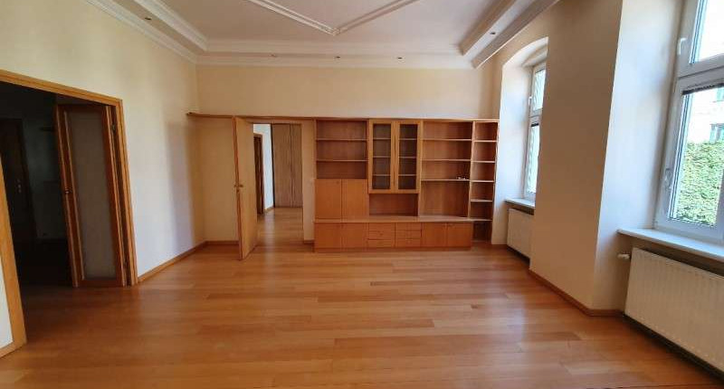 UNTER 800€: Unbefristete, helle, teilmöblierte 3 Zimmer