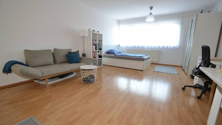 NUR 550€: Modernes DG-Wohnung in zentraler Lage und guter Anbindung