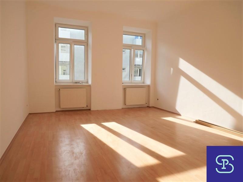 Unbefristeter 65m² Altbau mit 2 Zimmern mit Lift