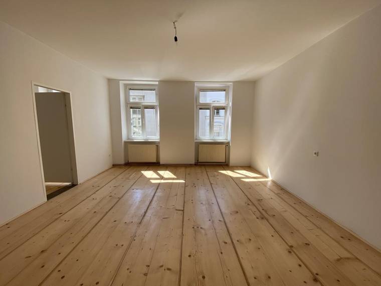 NUR 560€: Sehr schöne, ruhige 2 Zimmer Altbauwohnung zu vermieten