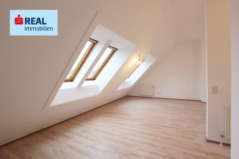 Nur 650€: Nette Single-Dachgeschosswohnung