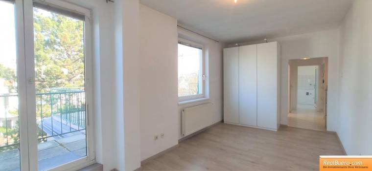 RUHIGE DACHGESCHOSS-SINGLEWOHNUNG MIT ca 45 m2 TERRASSE