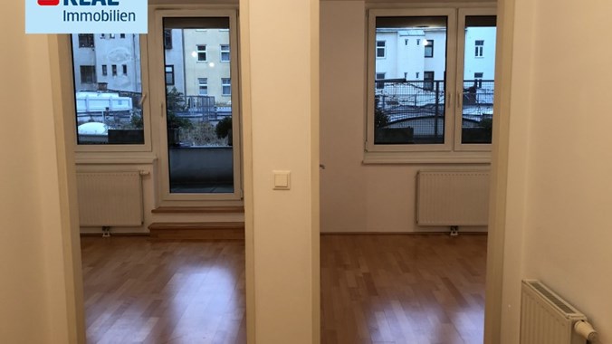 UNTER 500€: 2 Zimmerwohnung mit großem Balkon