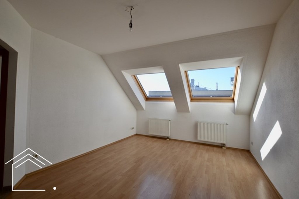 UNTER 600€: Moderne, helle DG-Wohnung in Hernals