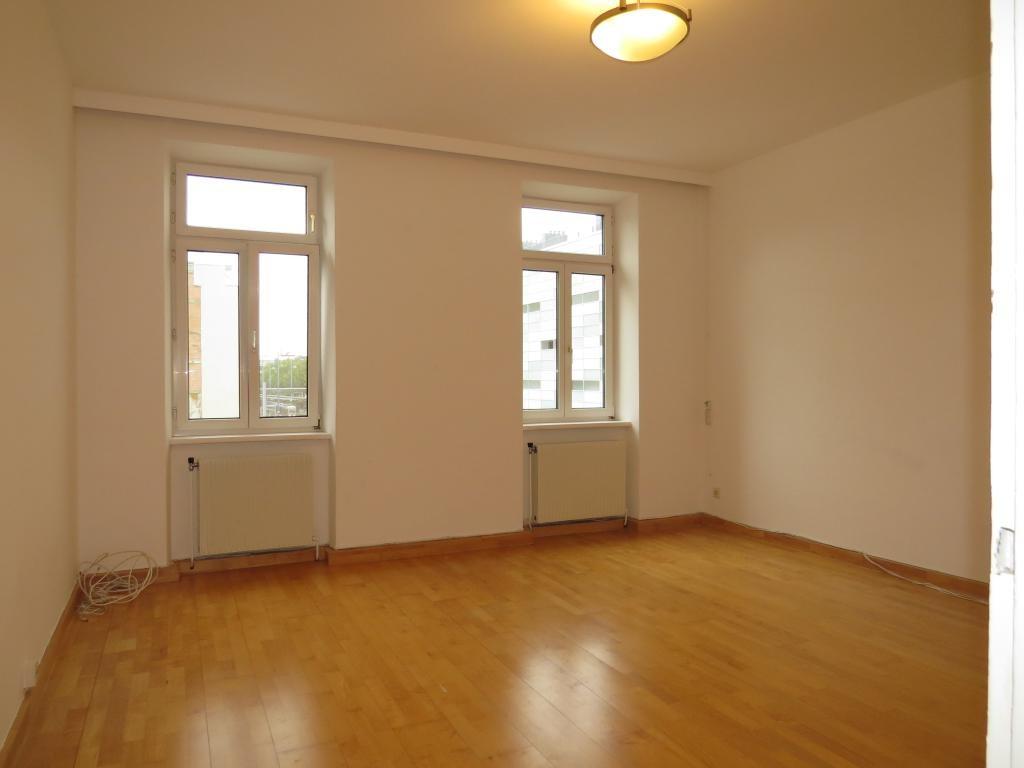 Wunderschöne 2,5 Zimmer-Altbauwohnung, ideale 2er WG