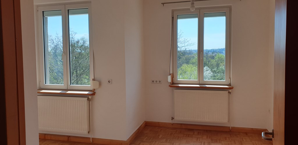 Provisionsfrei: Helle 2-Zimmer-Wohnung mit tollem Blick unter 700€
