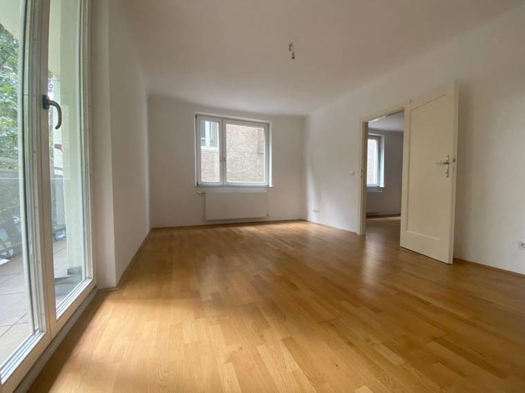 Charmante 2-Zimmer-Wohnung mit Loggia in top Lage