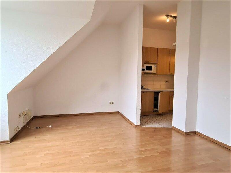 Schöne Dachgeschosswohnung in U4-Nähe unter 600€