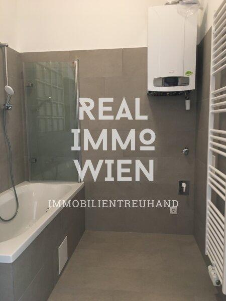 Bad mit Wanne