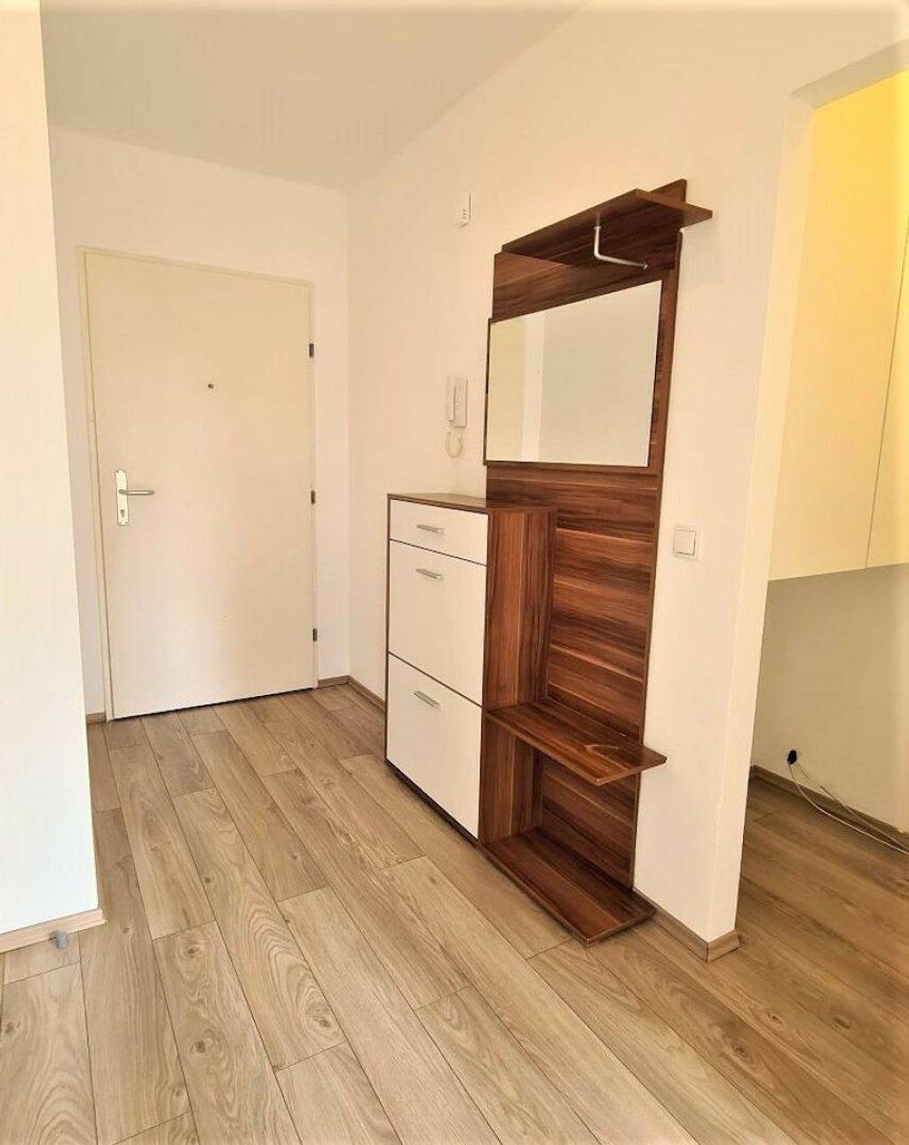 Vorzimmer mit Garderobe