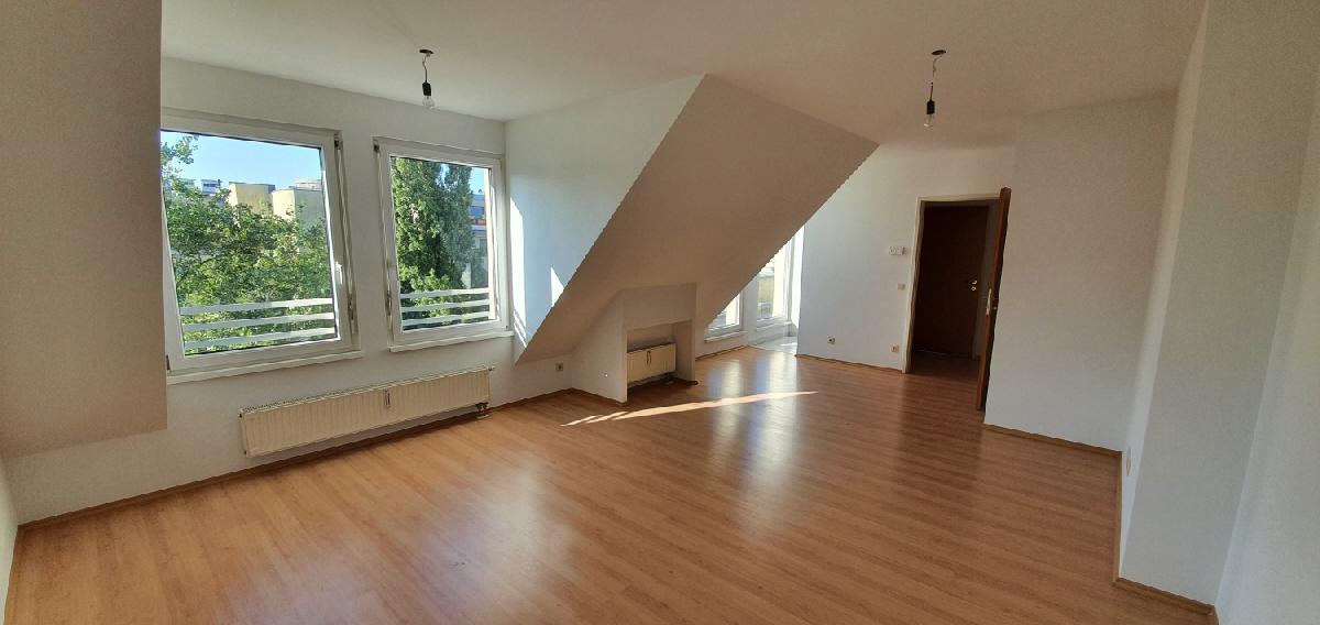 Carmante DG-Wohnung mit Balkon Nähe Wallensteinplatz