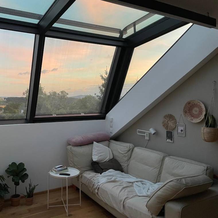 Provisionsfrei: Helle 2-Zimmer-Dachgeschosswohnung unter 650€