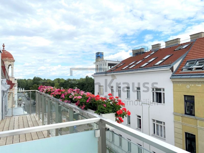 Wunderschöne 2-Zimmer-Dachgeschosswohnung mit Terrasse