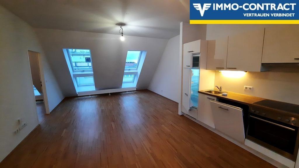 PROVISIONSFREI: Helle 2-Zimmer-Dachgeschosswohnung mit Balkon