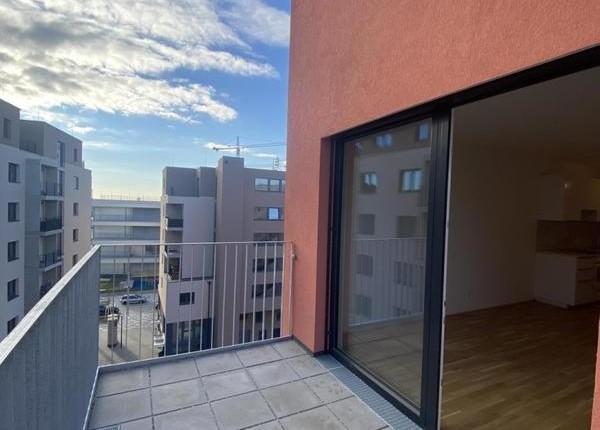Moderne 2-Zimmer-Dachgeschosswohnung mit Balkon im Grünen!