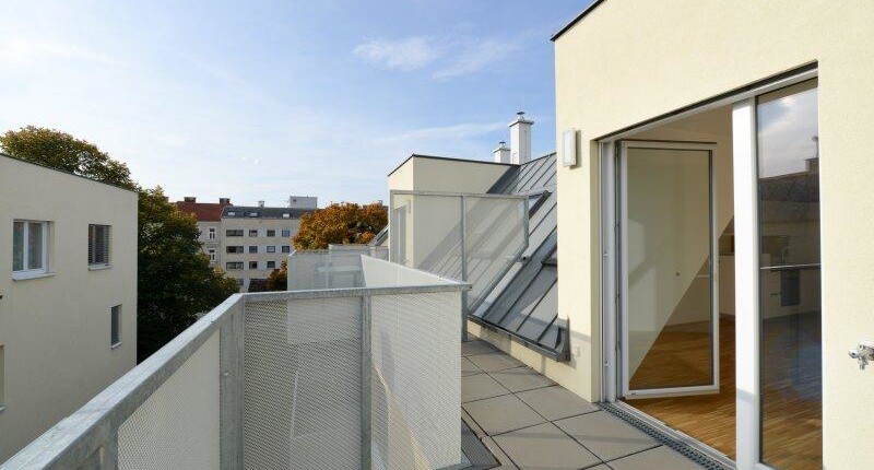 Sonnige 2-Zimmer-Dachgeschosswohnung mit Terrasse direkt bei U3-Kendlerstraße!