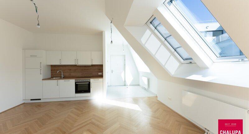 Loftartiges 2-Zimmer-Dachgeschosswohnung mit Balkon in urbaner Stadtlage!